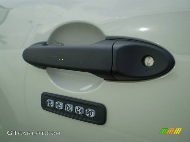2009 Escape XLT - Light Sage Metallic / Camel photo #6