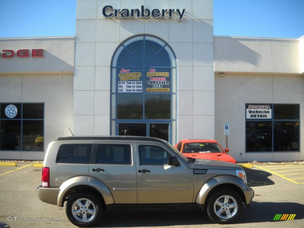 2007 Nitro SXT 4x4 - Light Khaki Metallic / Dark Khaki/Medium Khaki photo #1