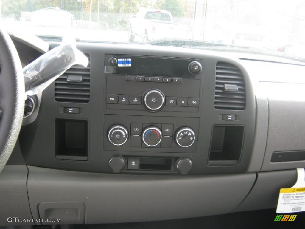 2011 Chevrolet Silverado 2500HD Extended Cab 4x4 Controls Photo #39831751