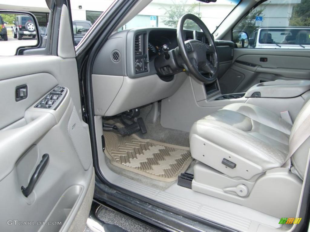 Tan/Neutral Interior 2005 Chevrolet Suburban 1500 LT Photo #39834718