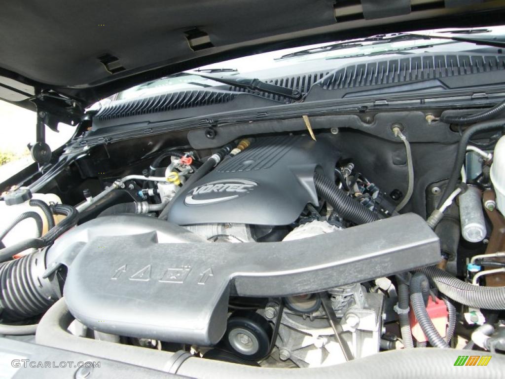 2005 Chevrolet Suburban 1500 LT Engine Photos