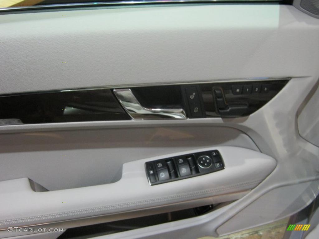 2011 E 550 Cabriolet - Iridium Silver Metallic / Ash/Dark Grey photo #3
