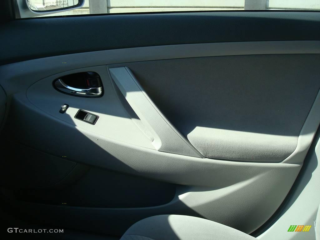 2008 Camry LE - Classic Silver Metallic / Ash photo #17