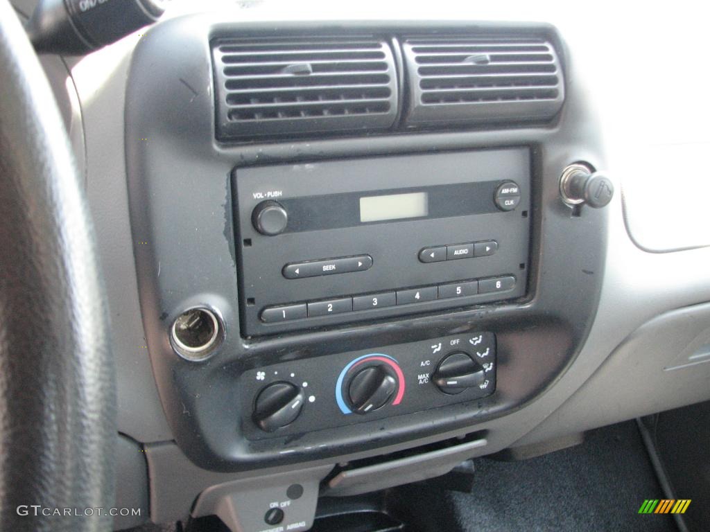 2004 Ford Ranger XL Regular Cab Controls Photo #39838653