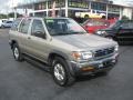 Beige Metallic 1998 Nissan Pathfinder SE 4x4