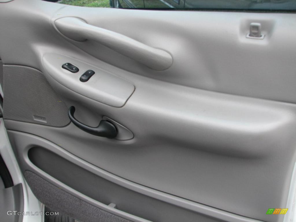 2000 Ford Expedition XLT Medium Graphite Door Panel Photo #39840529