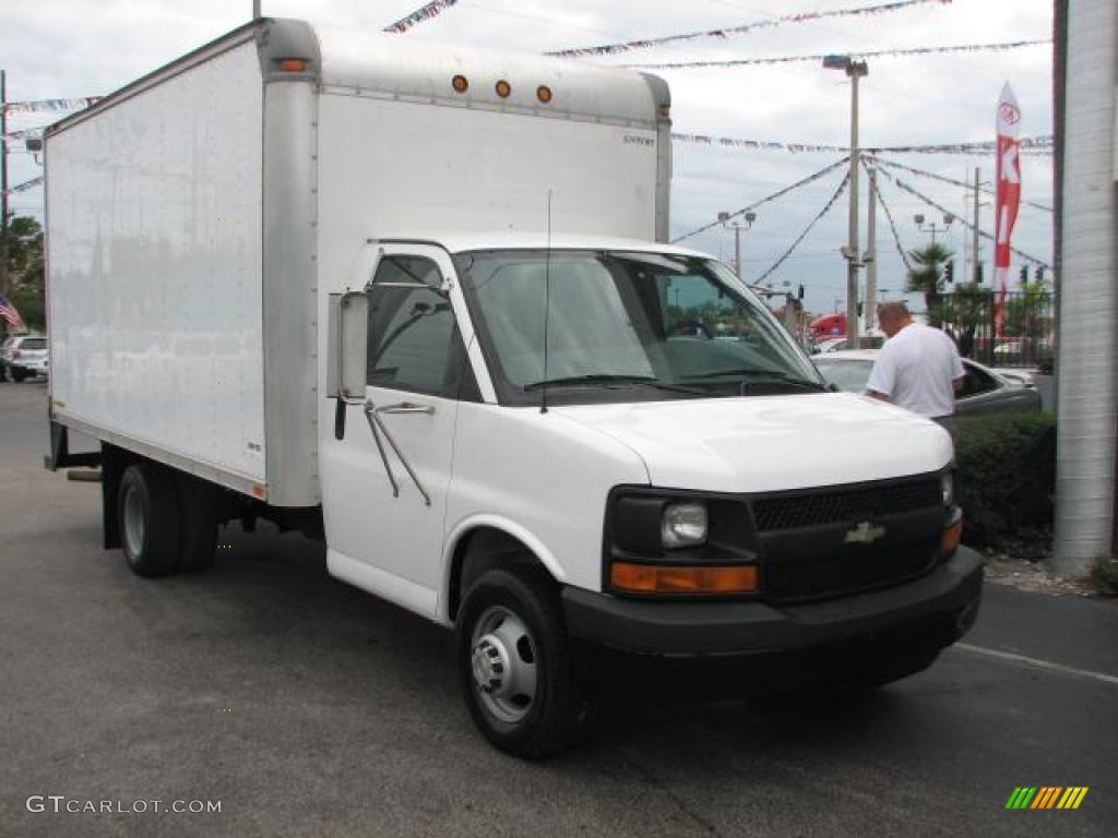 Summit White 2004 Chevrolet Express 3500 Cutaway Moving Van Exterior Photo #39841003