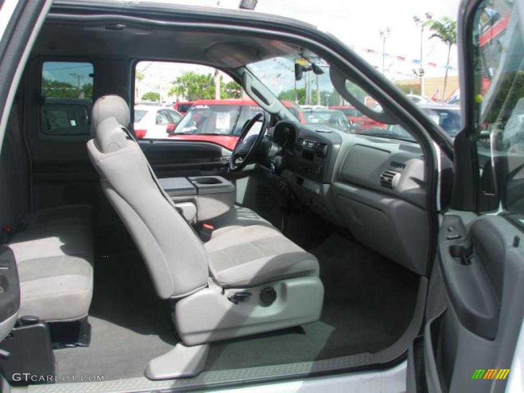 Tan Interior 2005 Ford F250 Super Duty XLT SuperCab Photo #39841940