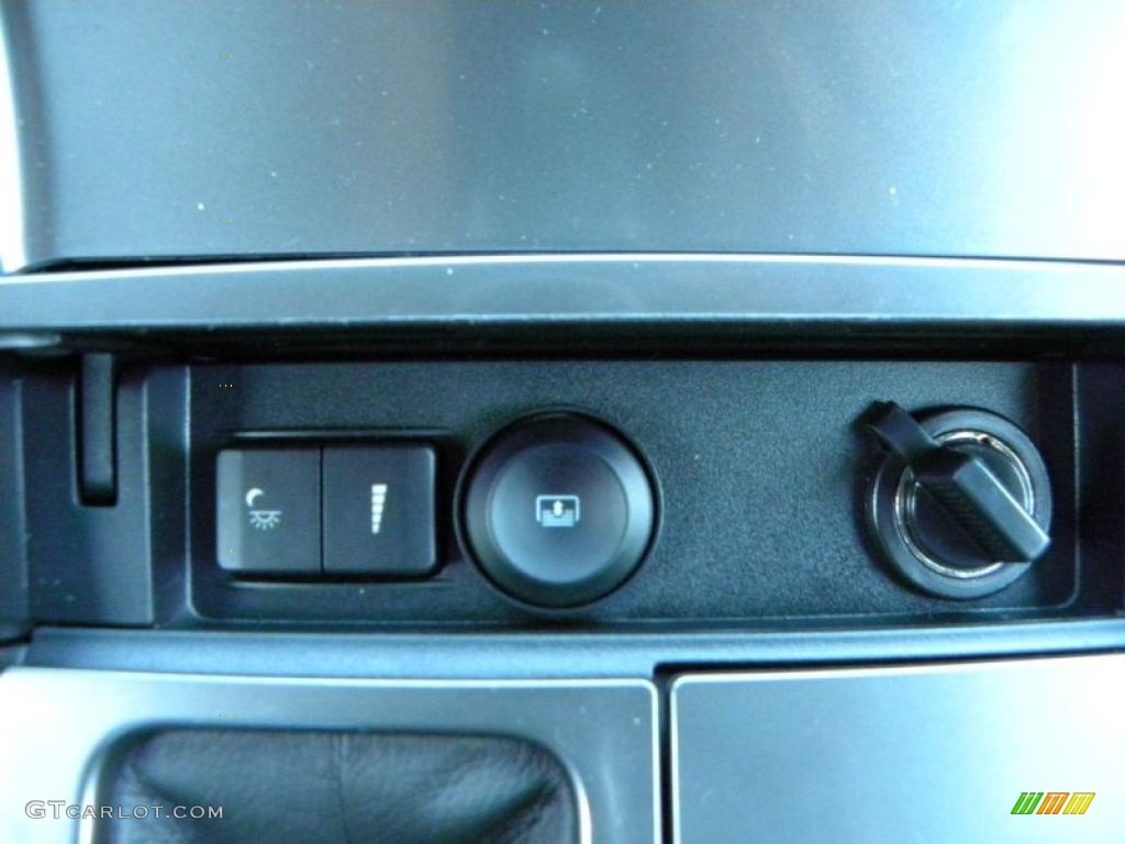 2011 Ford Taurus Limited Controls Photo #39842526