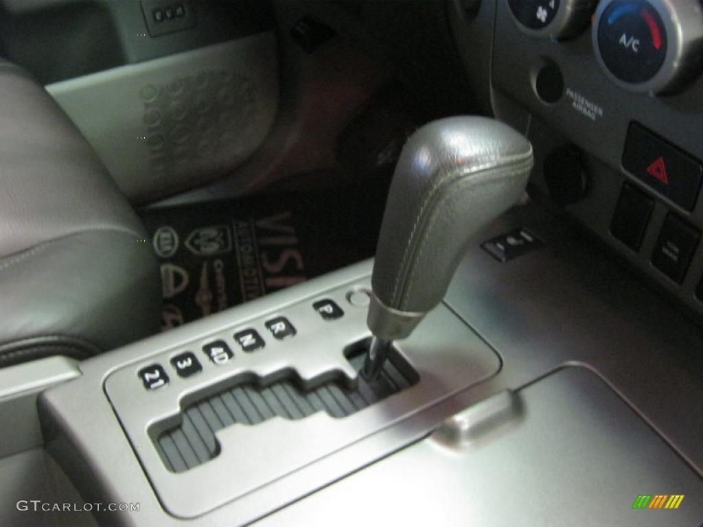 2004 Titan LE King Cab 4x4 - Smoke Gray / Graphite/Titanium photo #20