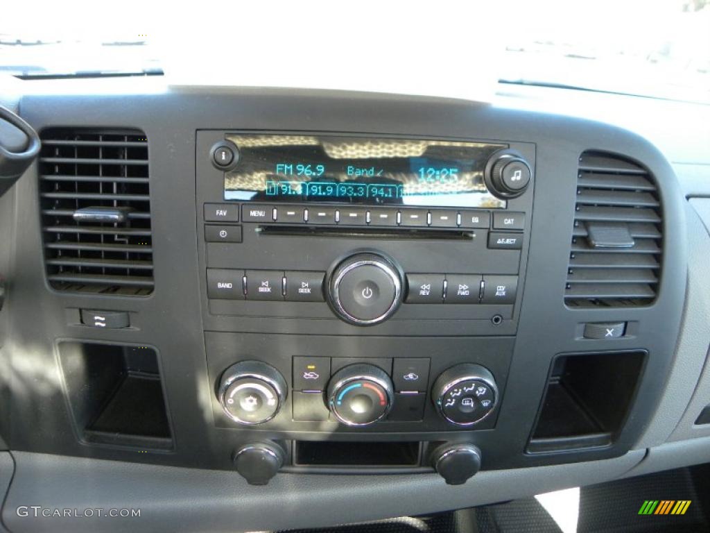 2008 Chevrolet Silverado 1500 LS Regular Cab 4x4 Controls Photo #39843778