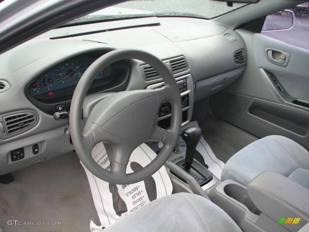 Gray Interior 2002 Mitsubishi Galant ES Photo #39843798