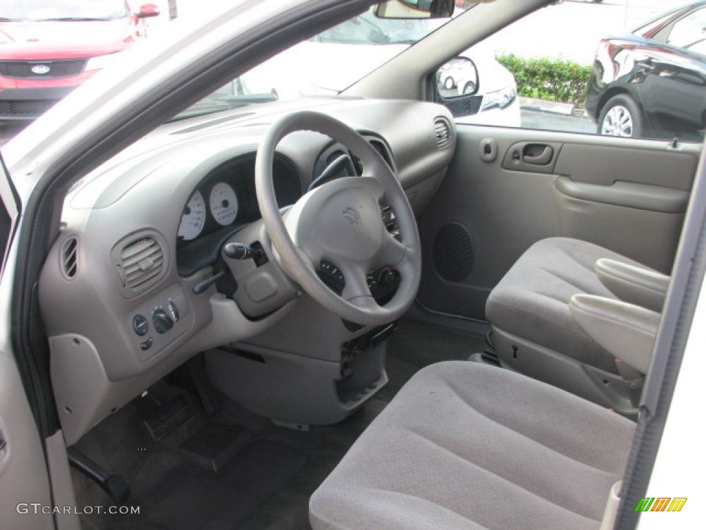 Taupe Interior 2003 Dodge Caravan SE Photo #39844938