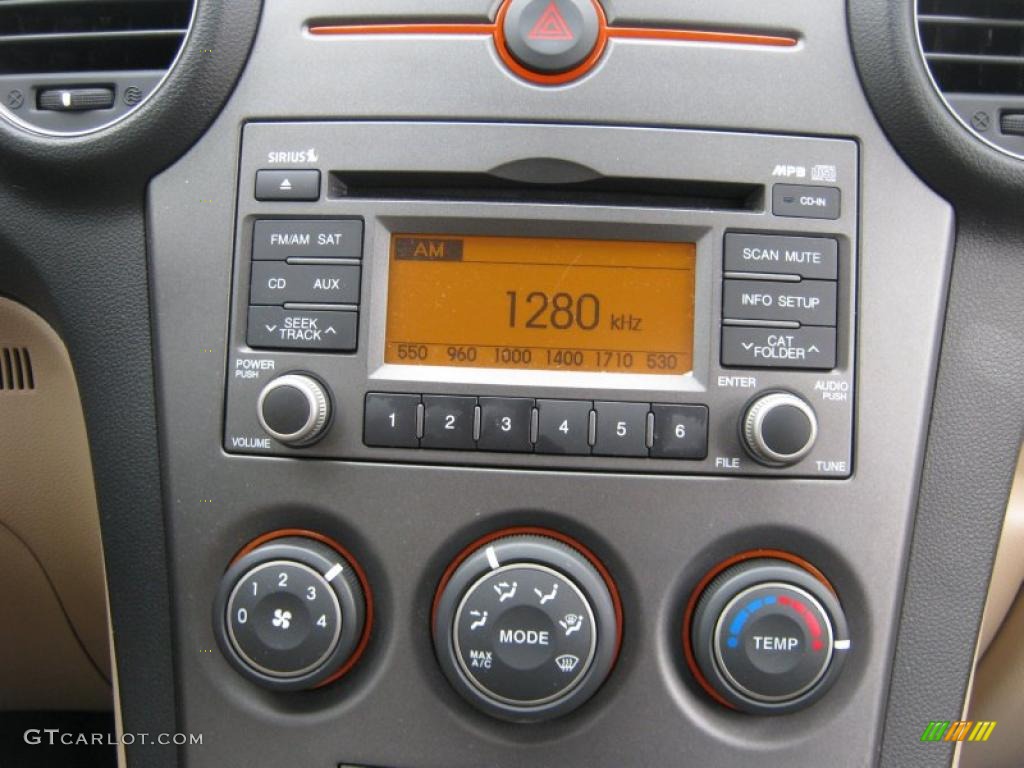 2010 Kia Rondo LX Controls Photo #39847742