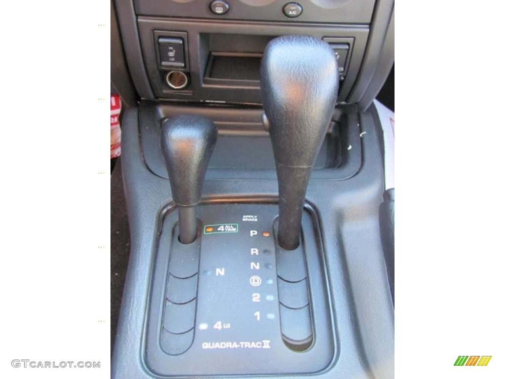 2004 Grand Cherokee Laredo 4x4 - Deep Lava Red Metallic / Dark Slate Gray photo #23
