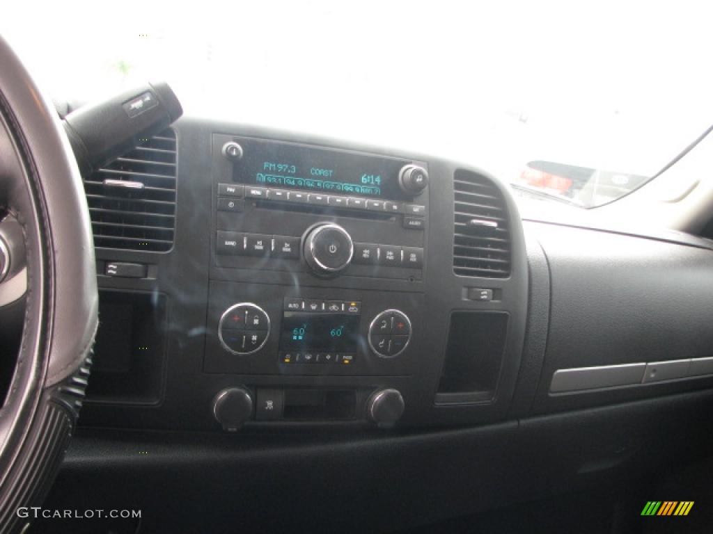 2008 GMC Sierra 1500 SLE Crew Cab Controls Photo #39852482