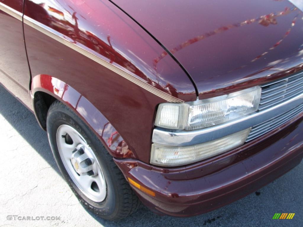2004 Astro LT AWD Passenger Van - Dark Carmine Red Metallic / Medium Gray photo #2