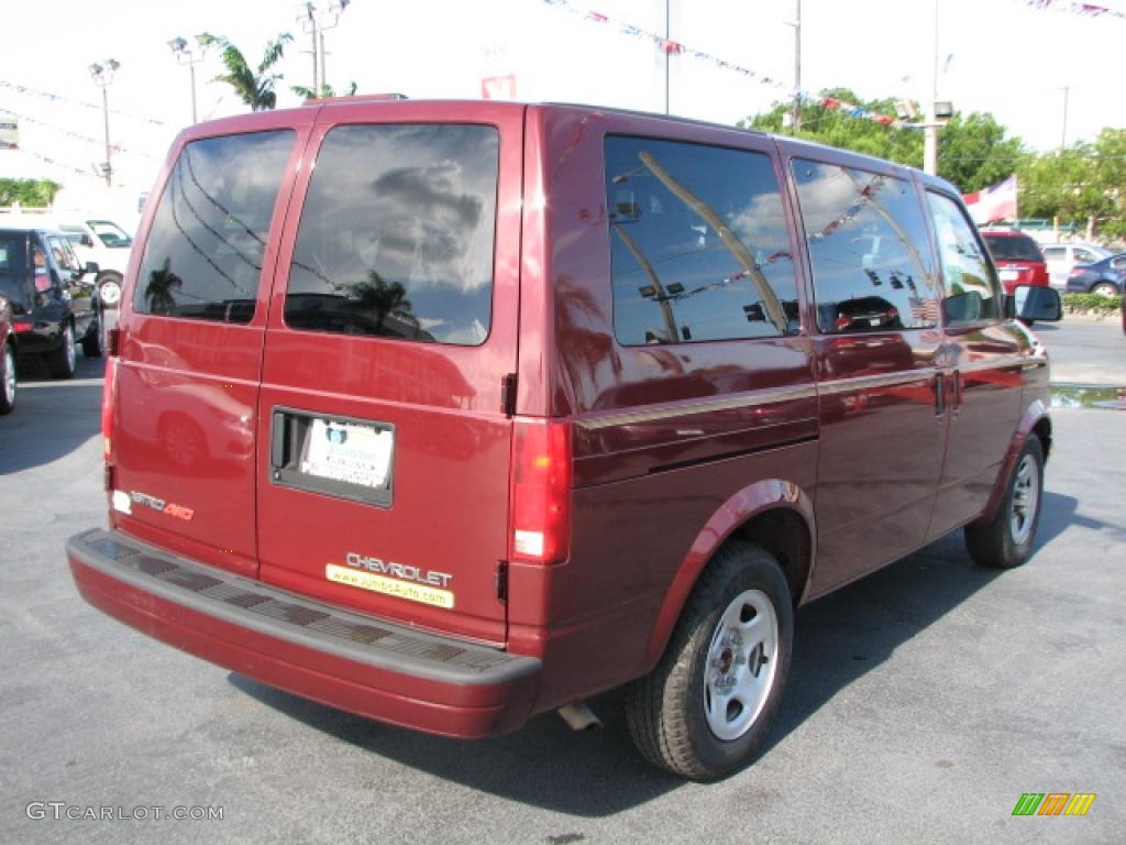 2004 Astro LT AWD Passenger Van - Dark Carmine Red Metallic / Medium Gray photo #9