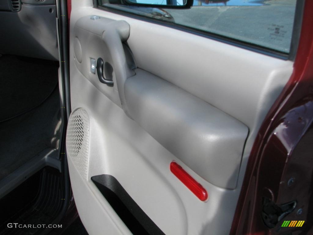 2004 Astro LT AWD Passenger Van - Dark Carmine Red Metallic / Medium Gray photo #15