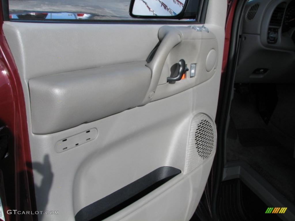2004 Astro LT AWD Passenger Van - Dark Carmine Red Metallic / Medium Gray photo #22