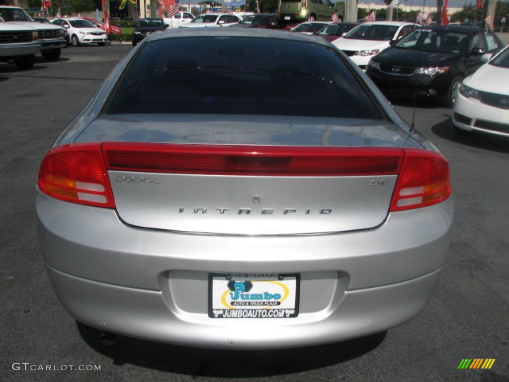 2002 Intrepid SE - Bright Silver Metallic / Taupe photo #8