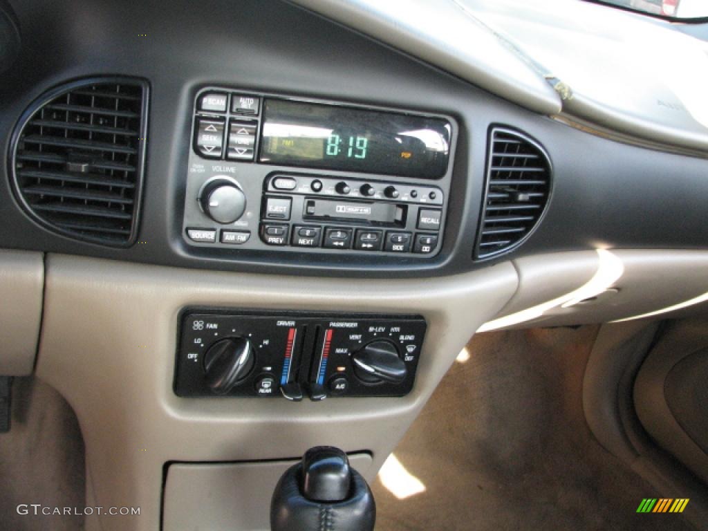 2002 Buick Regal LS Controls Photo #39853762