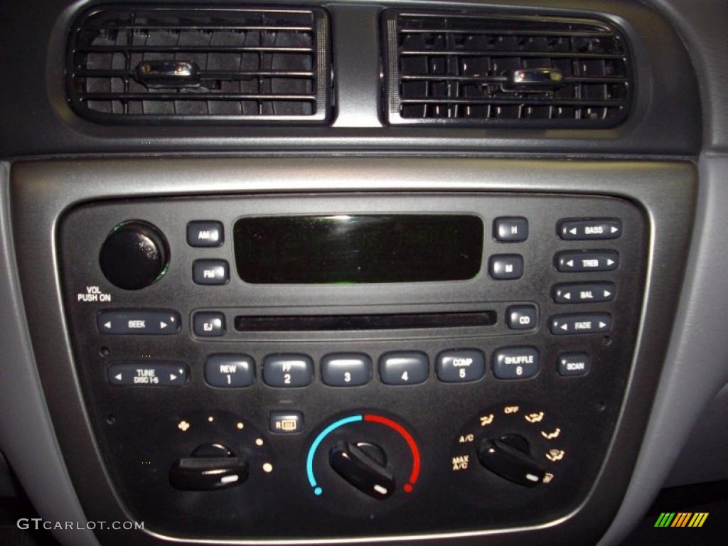 2002 Ford Taurus SES Controls Photo #39855250