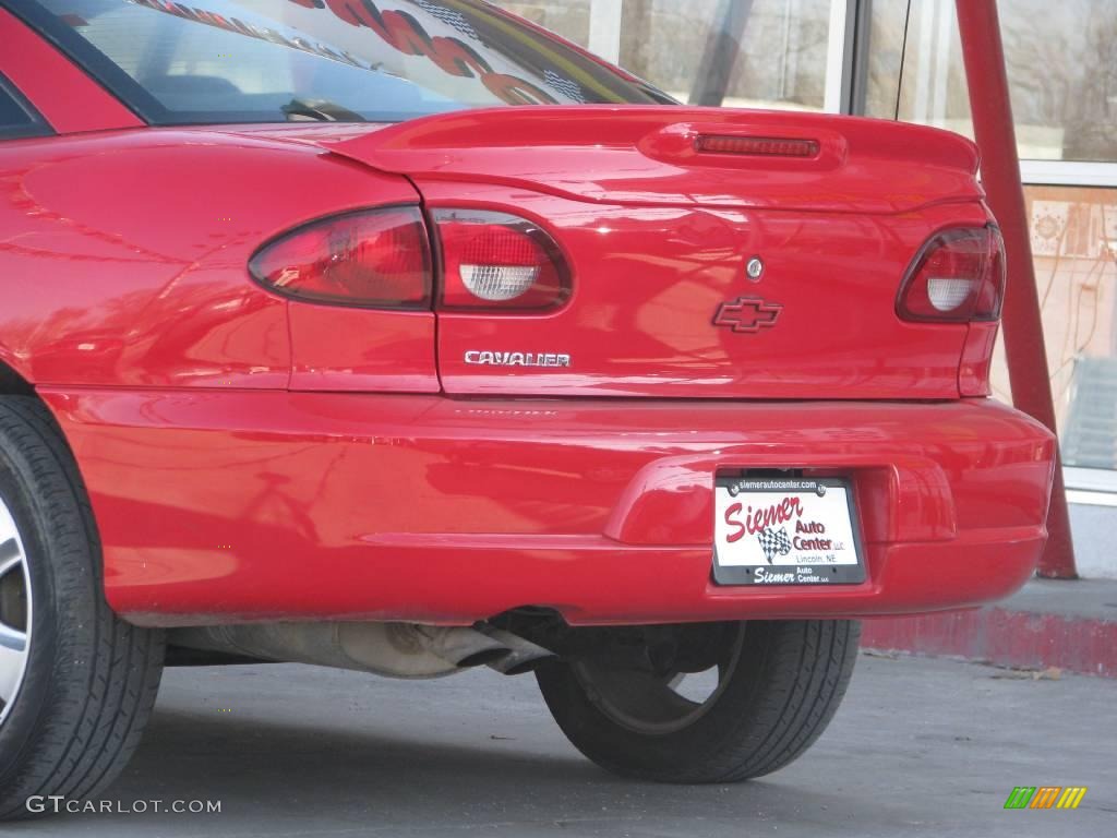 2000 Cavalier Z24 Coupe - Bright Red / Medium Gray photo #5