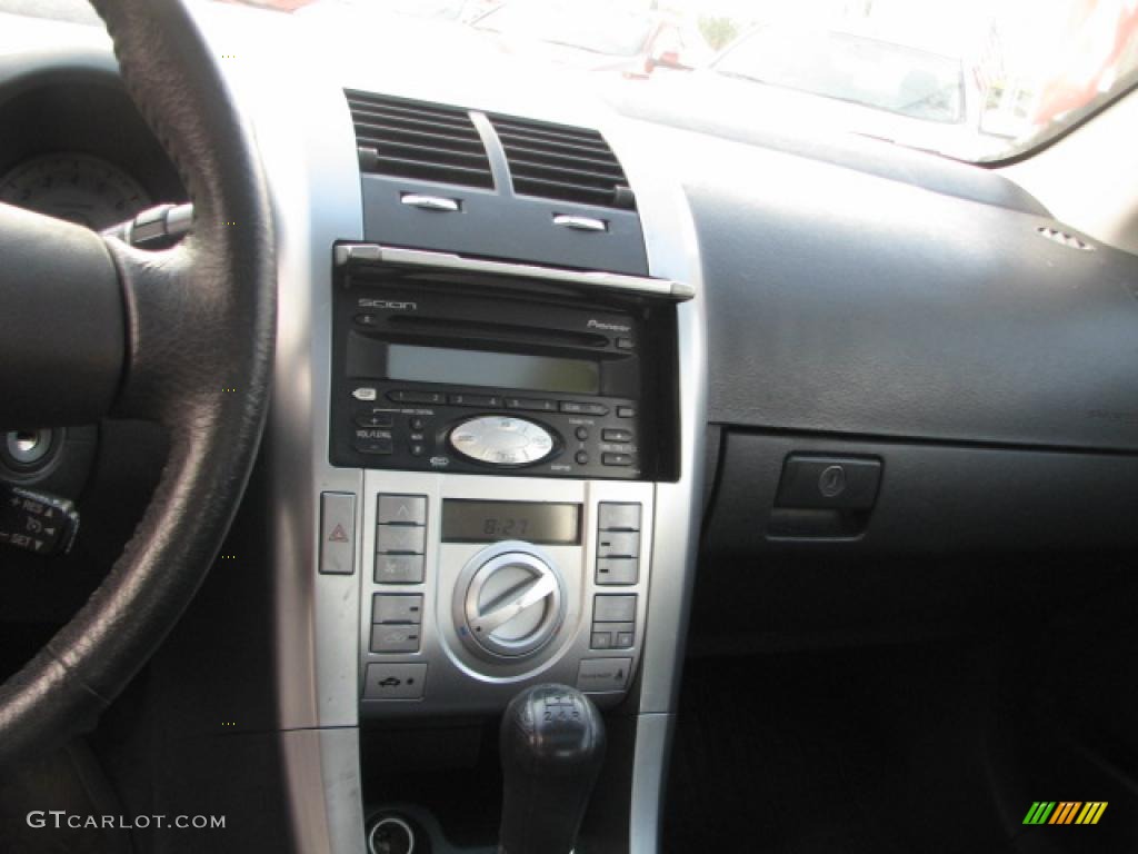 2005 Scion tC Standard tC Model Controls Photo #39859903