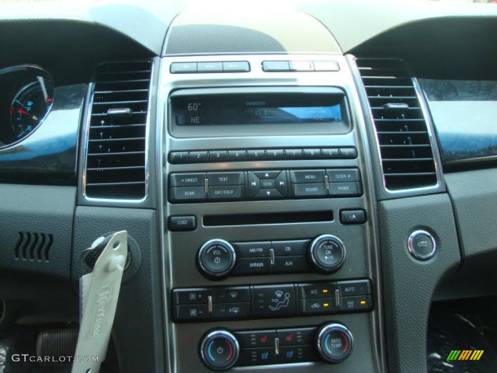 2010 Ford Taurus Limited Controls Photo #39860422