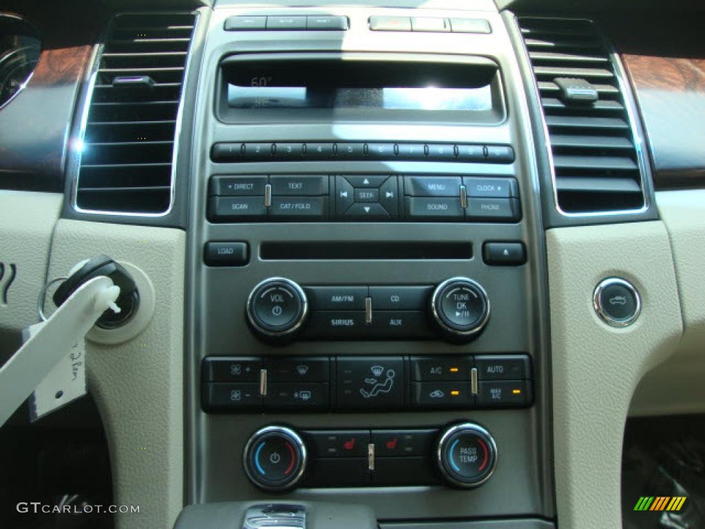 2010 Ford Taurus SEL Controls Photo #39860573