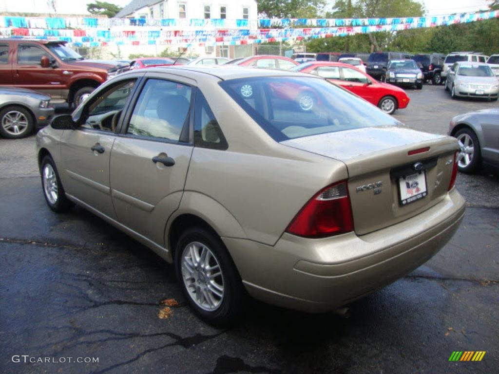 Pueblo Gold Metallic 2006 Ford Focus ZX4 SE Sedan Exterior Photo #39861483