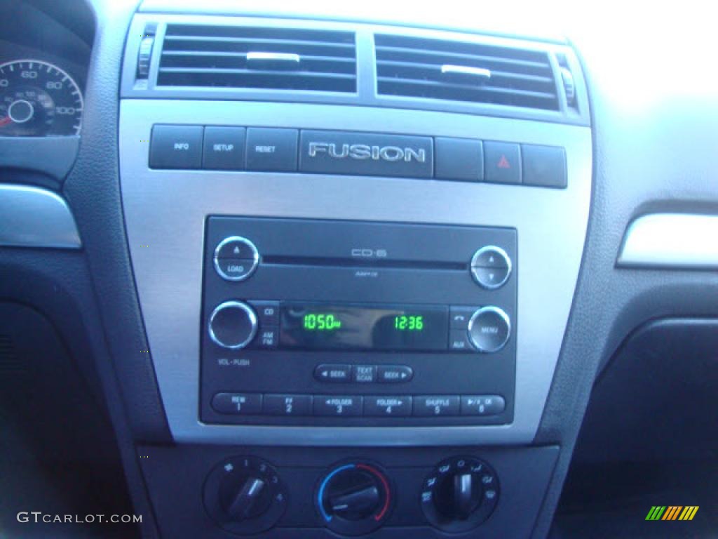 2008 Ford Fusion SE Controls Photo #39861687