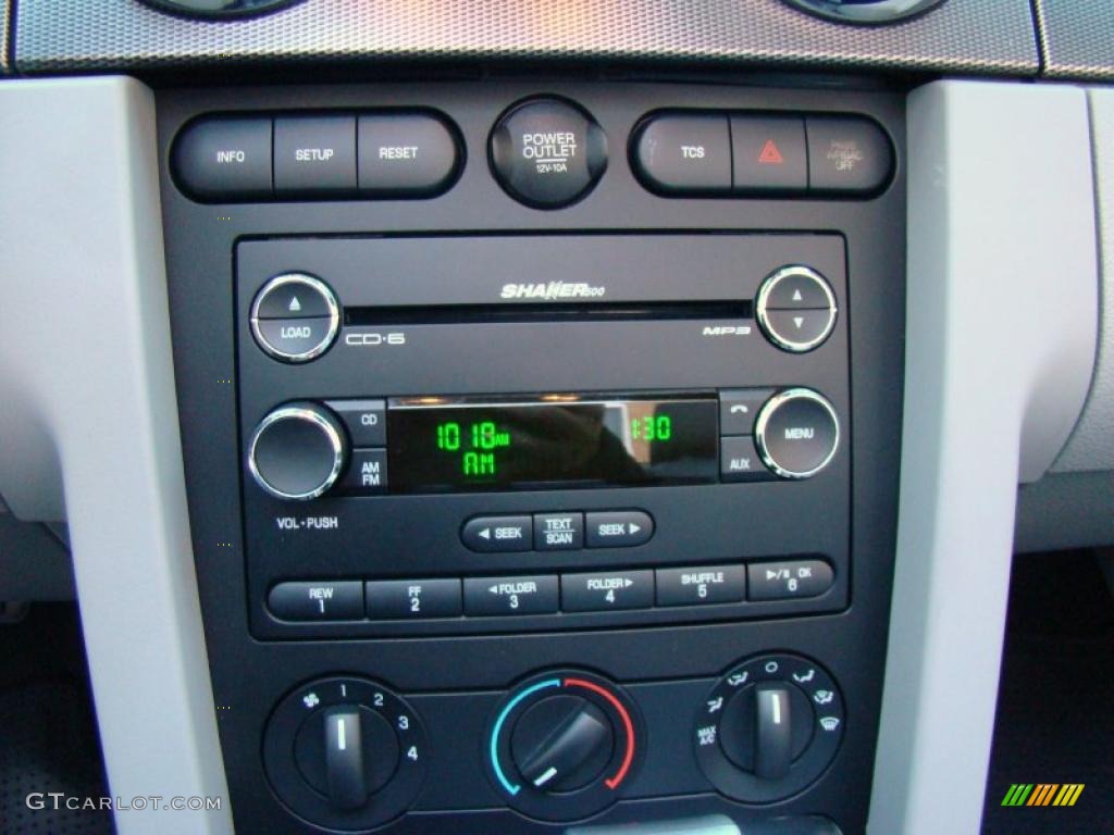 2008 Ford Mustang GT/CS California Special Convertible Controls Photos