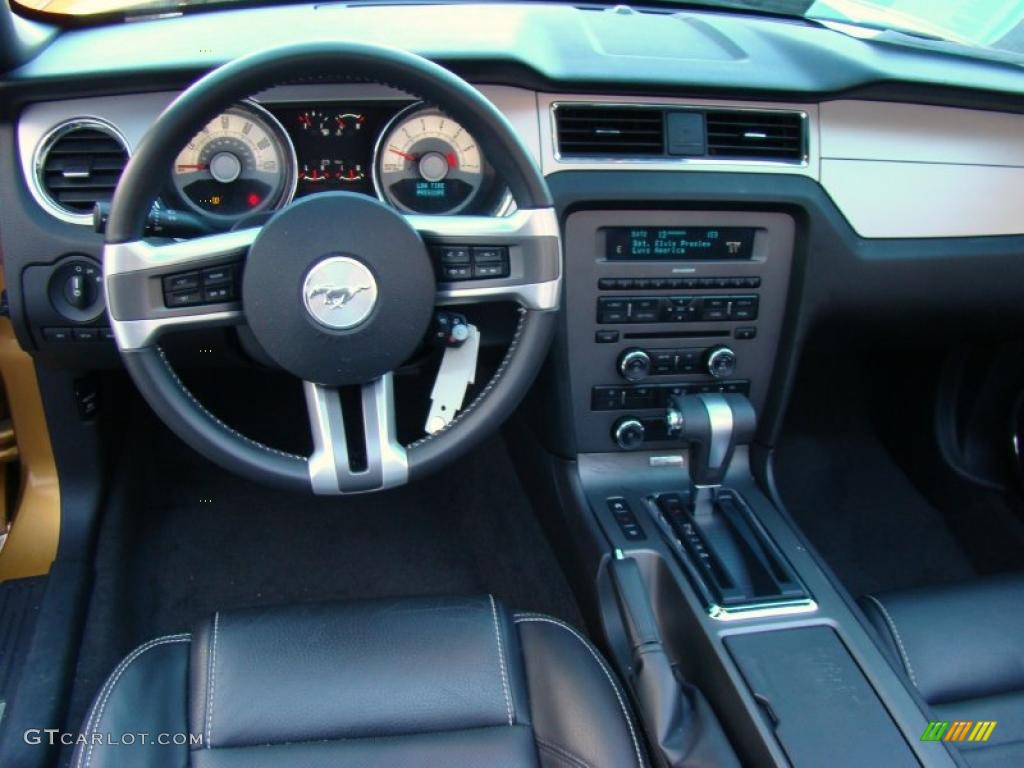 2010 Ford Mustang V6 Premium Convertible Charcoal Black Dashboard Photo #39863715