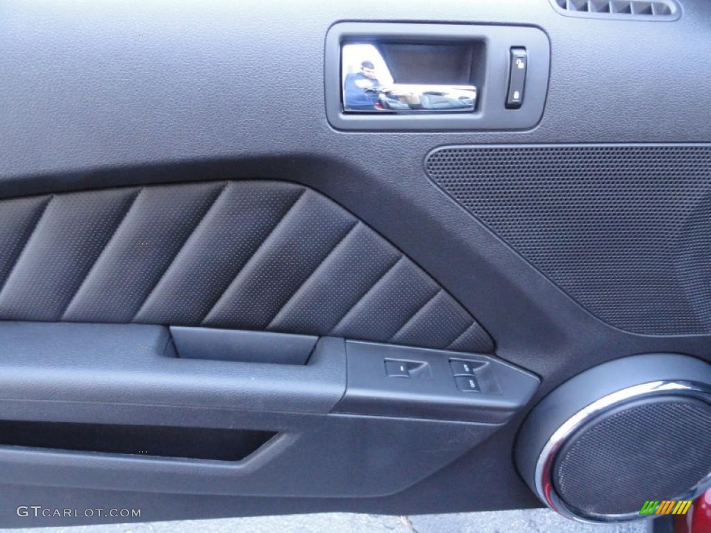 2010 Ford Mustang V6 Premium Convertible Charcoal Black Door Panel Photo #39864647