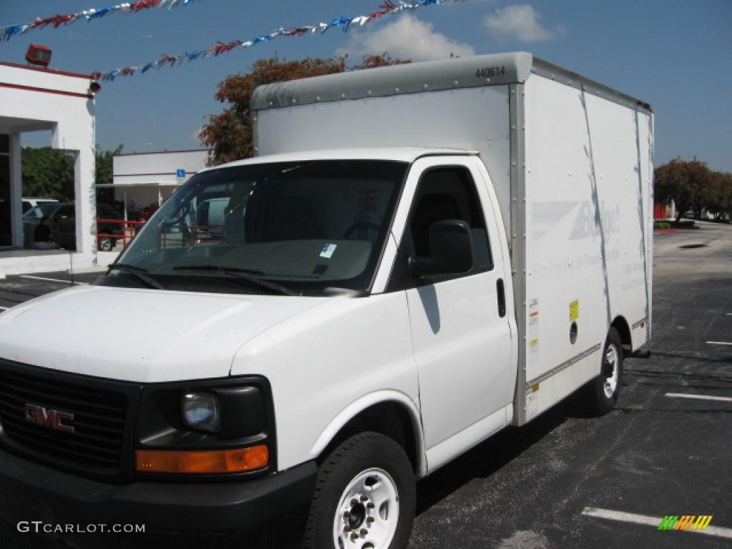 White GMC Savana Cutaway