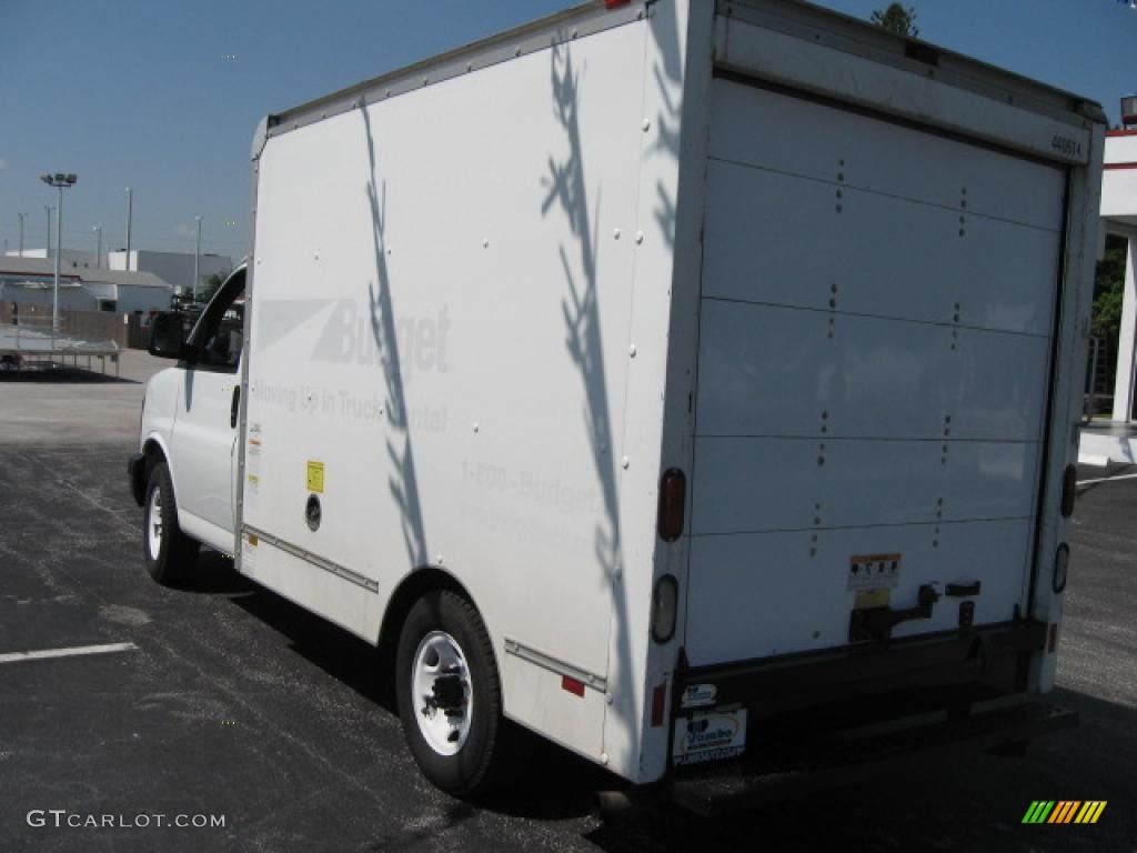 2004 Savana Cutaway 3500 Commercial Moving Truck - White / Gray photo #4