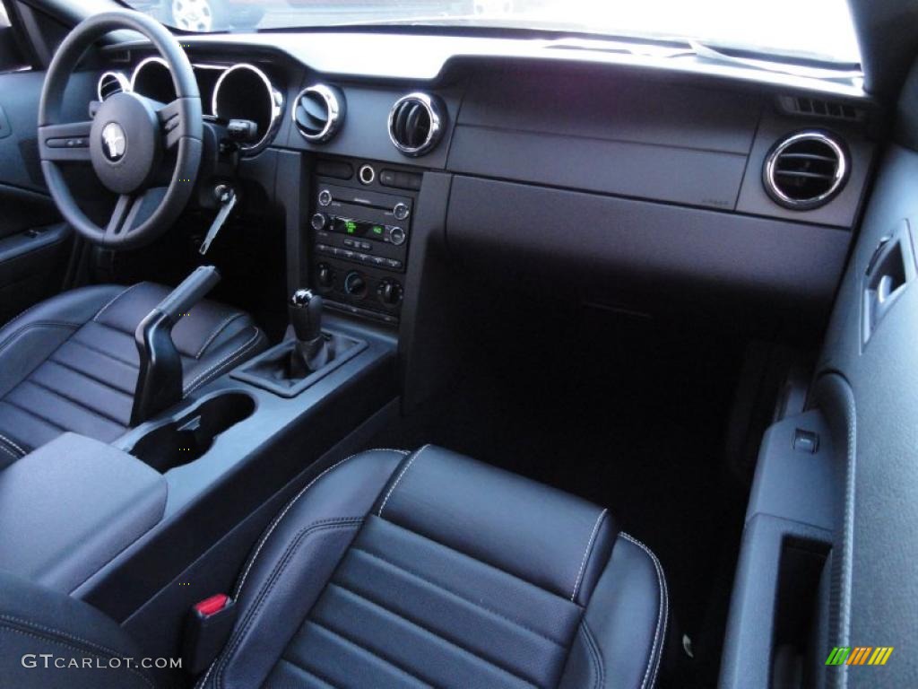 2009 Ford Mustang GT Premium Coupe Dark Charcoal Dashboard Photo #39865663