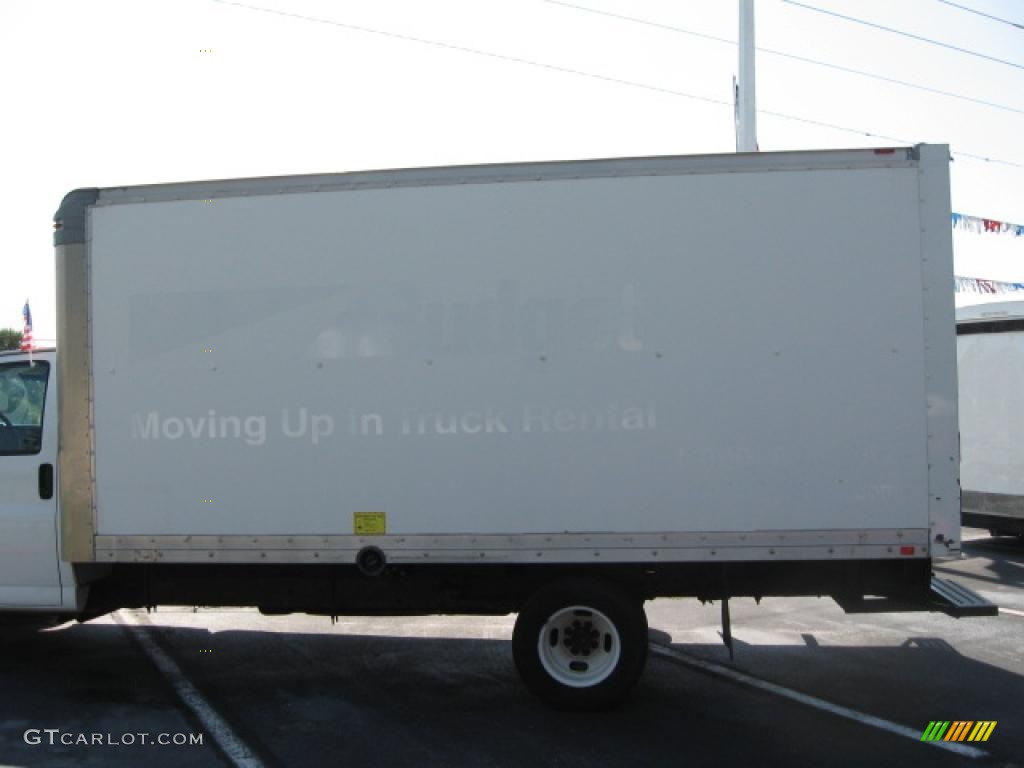 2004 Savana Cutaway 3500 Commercial Moving Truck - White / Gray photo #10