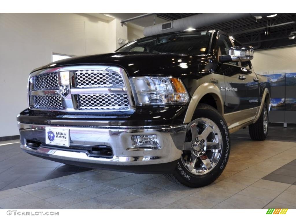 2011 Ram 1500 Laramie Crew Cab - Rugged Brown Pearl / Light Pebble Beige/Bark Brown photo #2