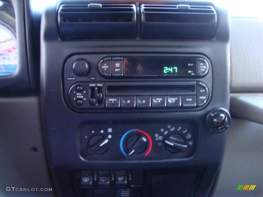 2004 Wrangler Sahara 4x4 - Light Khaki Metallic / Khaki photo #7