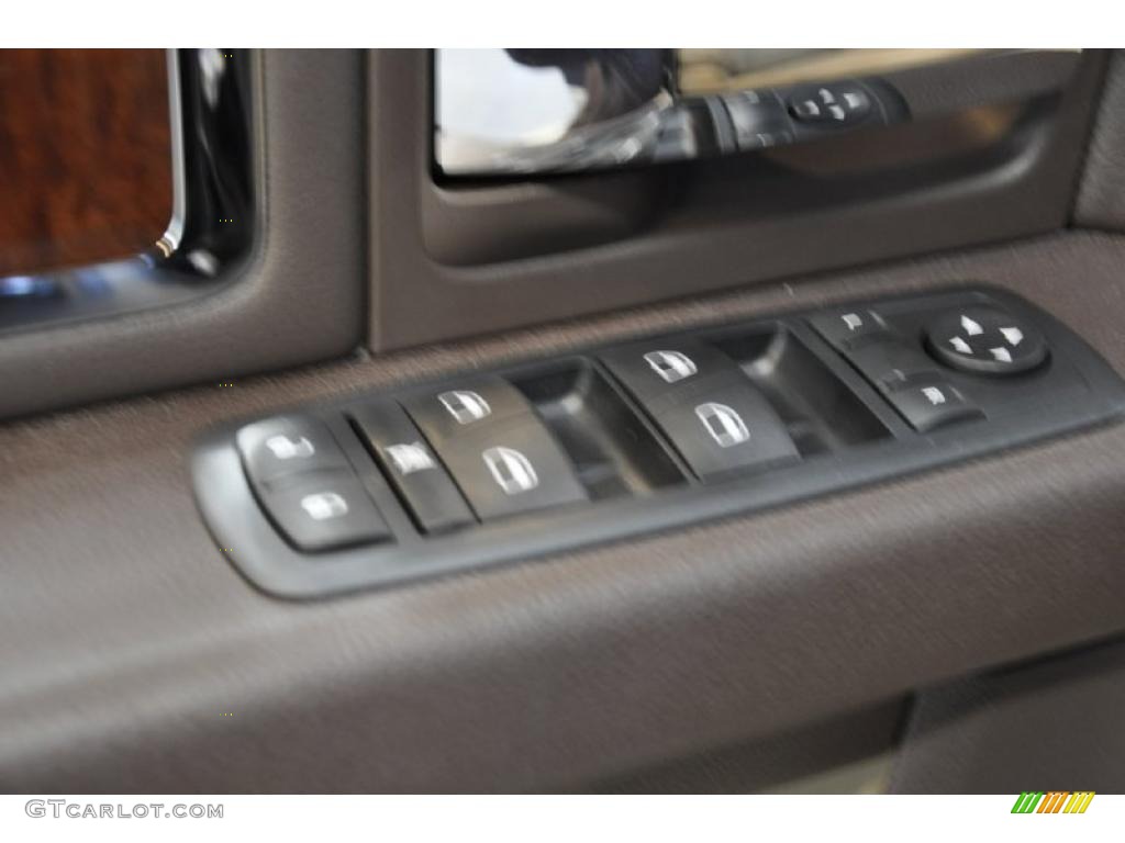 2011 Ram 1500 Laramie Crew Cab - Brilliant Black Crystal Pearl / Light Pebble Beige/Bark Brown photo #11