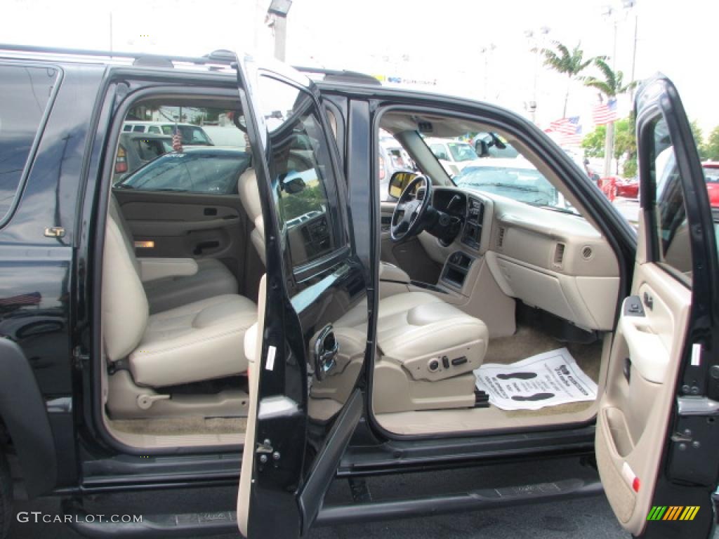 Tan/Neutral Interior 2003 Chevrolet Suburban 1500 LT 4x4 Photo #39869630
