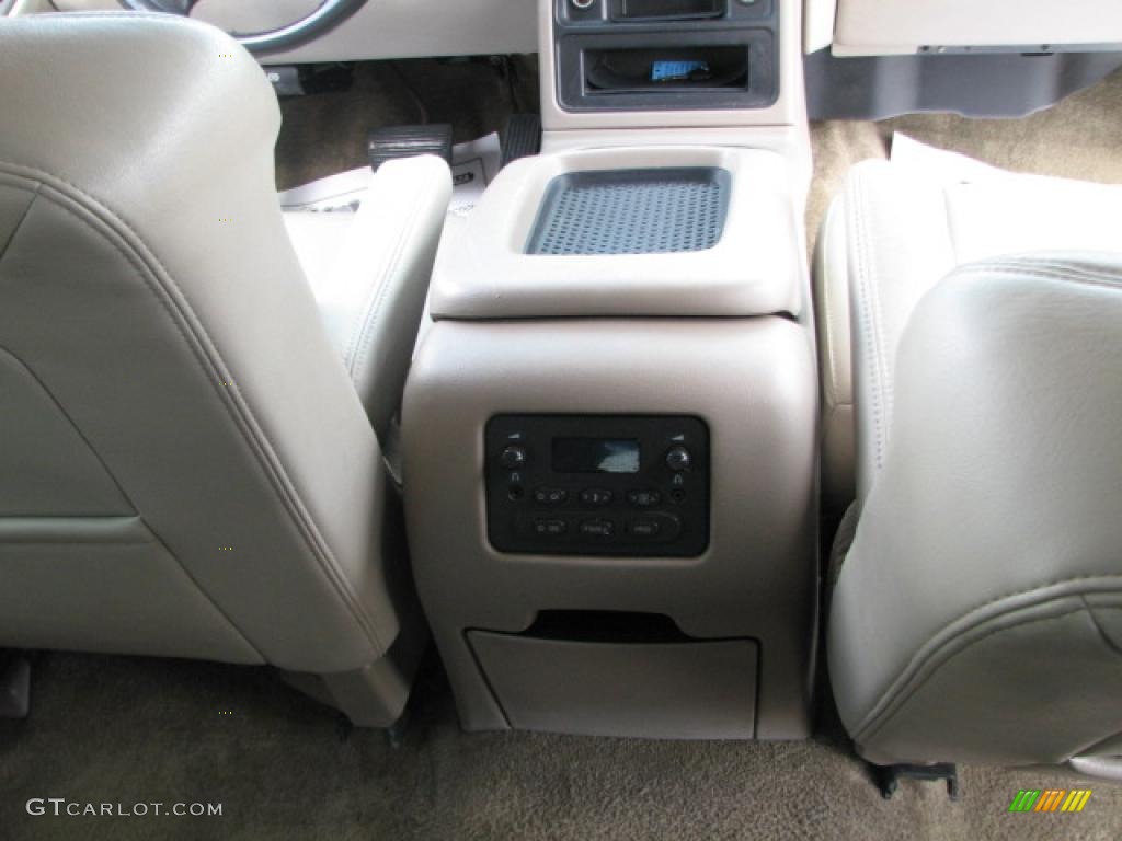 2003 Suburban 1500 LT 4x4 - Black / Tan/Neutral photo #18