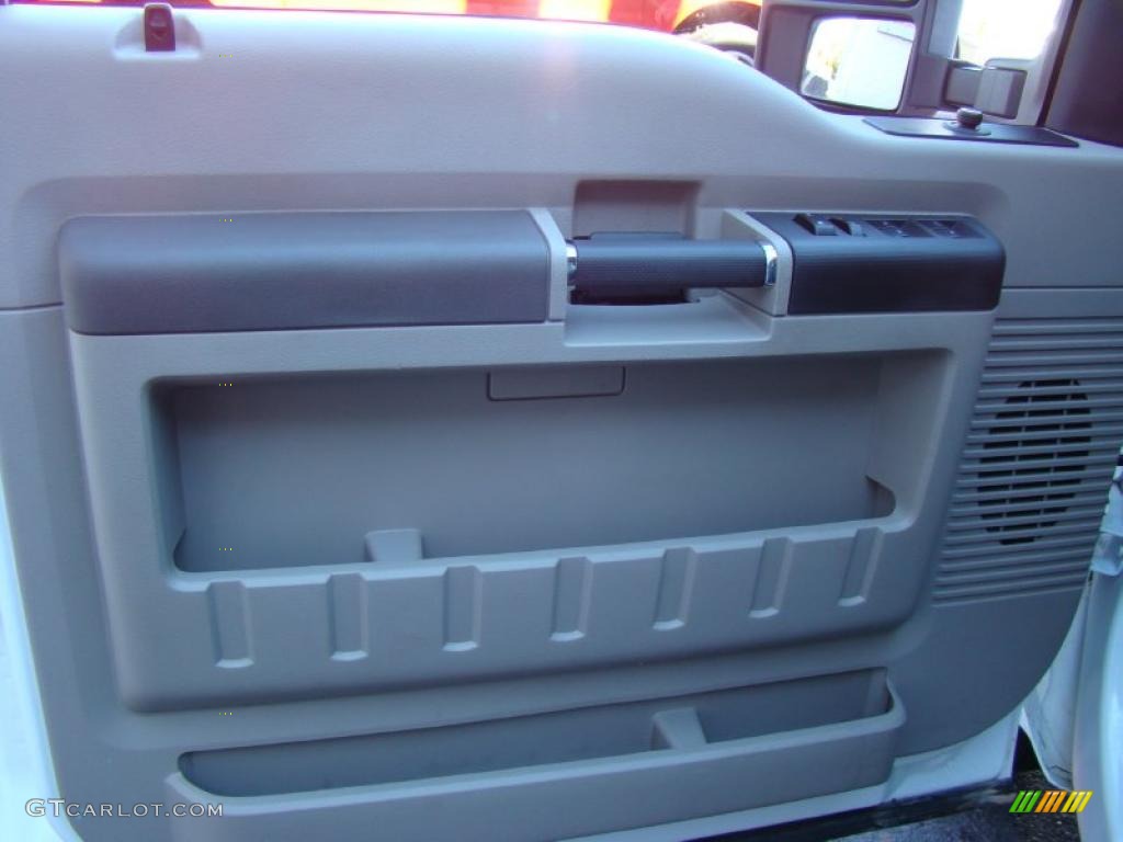 2009 Ford F250 Super Duty XL Crew Cab 4x4 Medium Stone Door Panel Photo #39869735