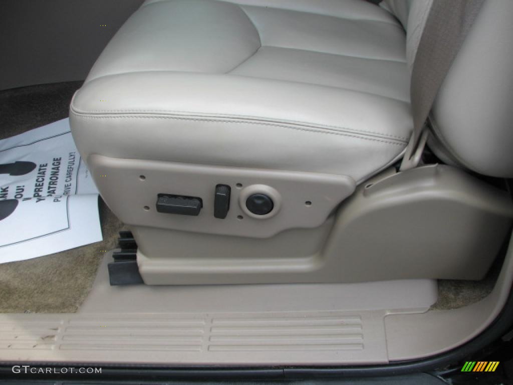 2003 Suburban 1500 LT 4x4 - Black / Tan/Neutral photo #21