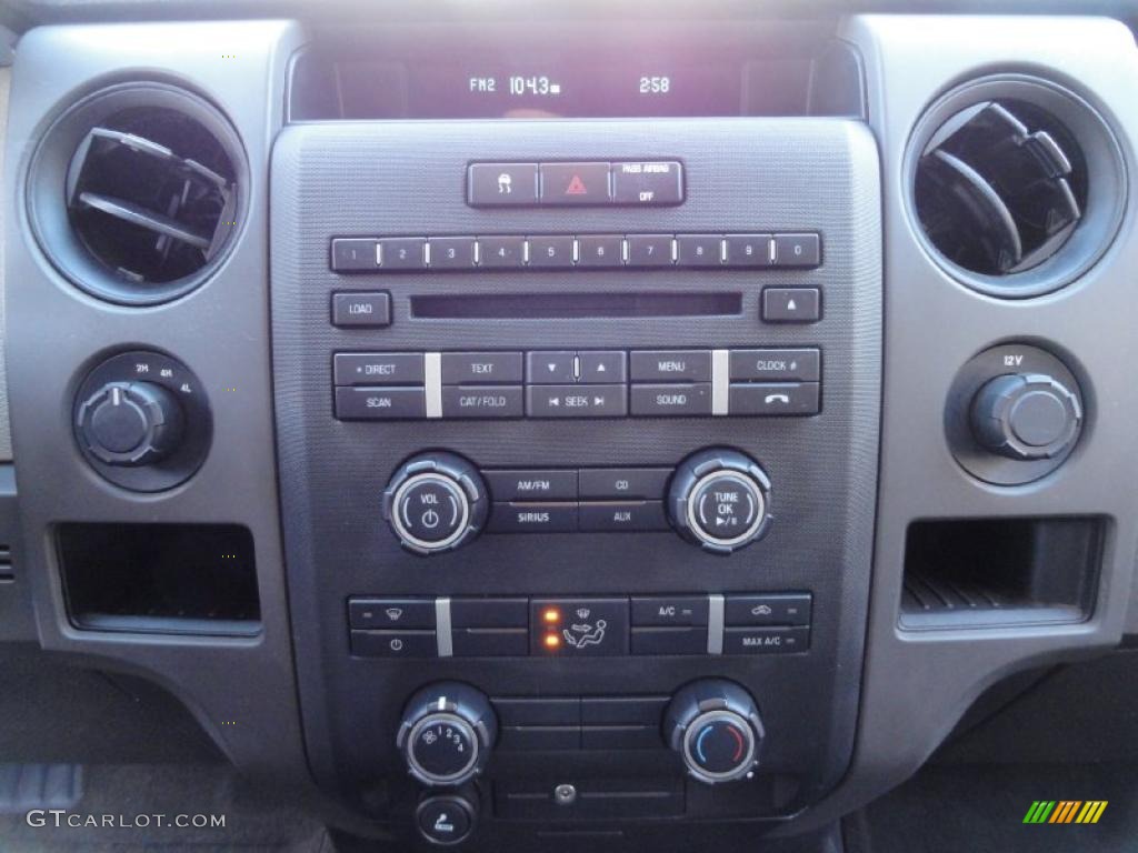 2009 Ford F150 XL SuperCrew 4x4 Controls Photo #39869991