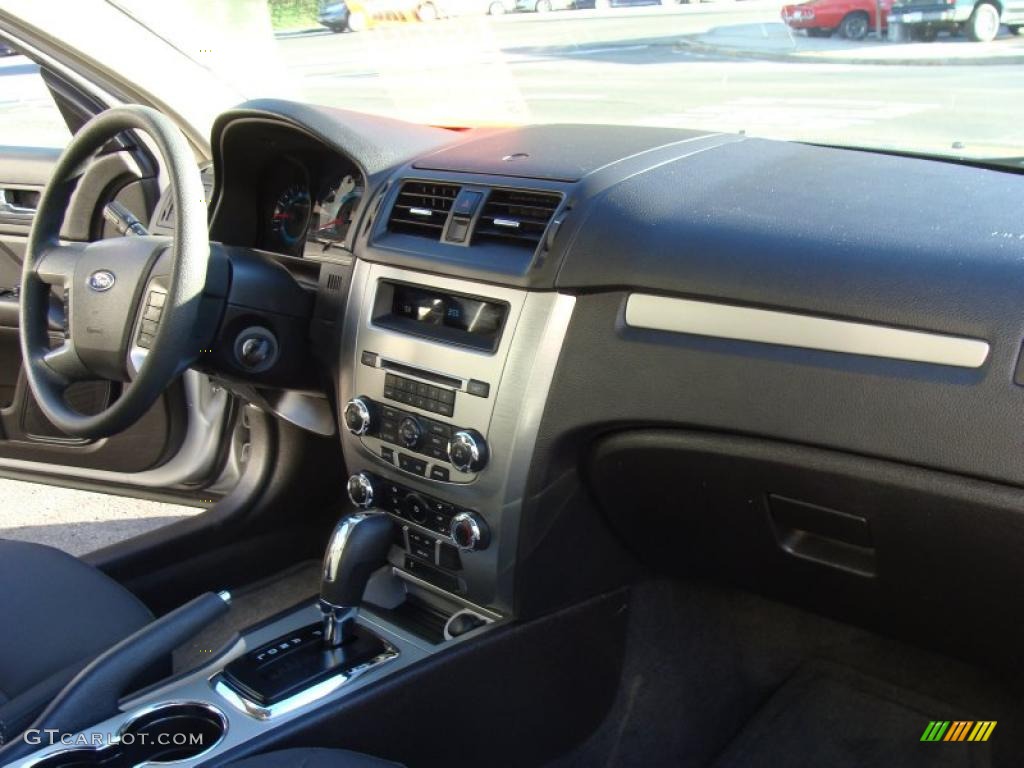 2010 Ford Fusion SE Charcoal Black Dashboard Photo #39870451