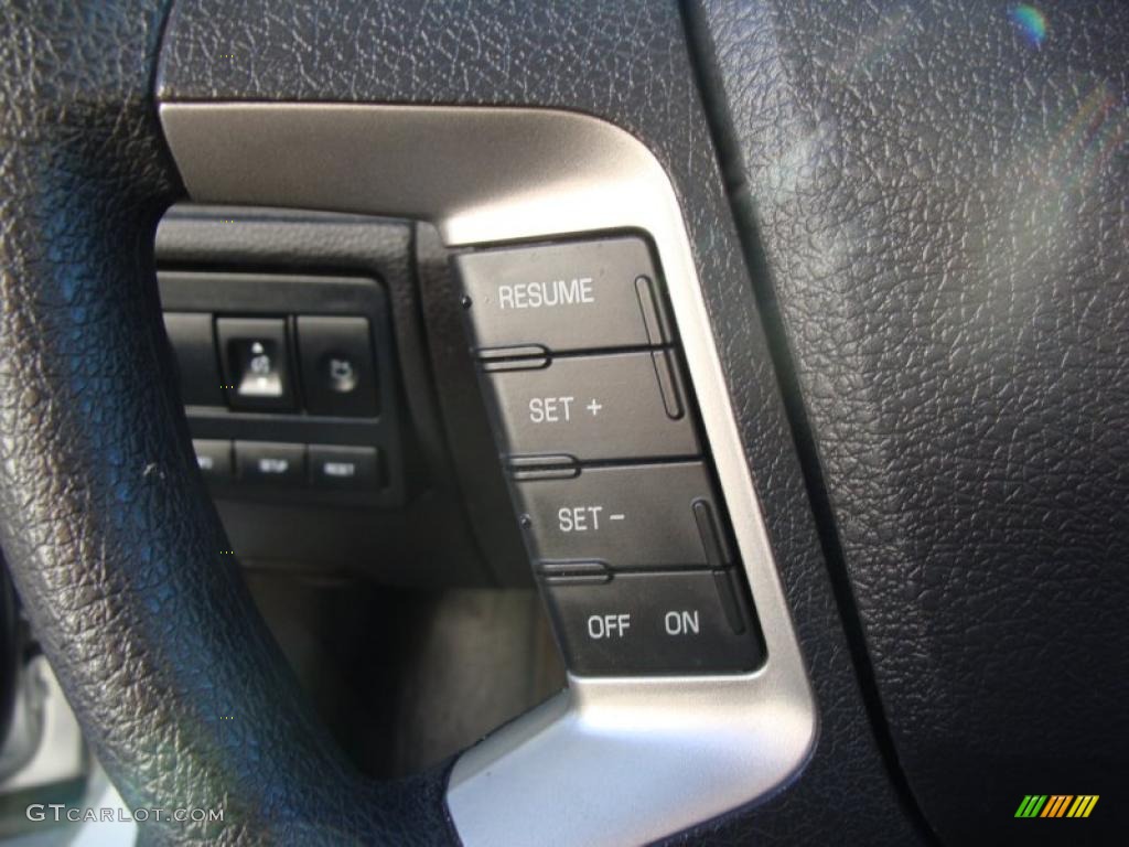 2010 Ford Fusion SE Controls Photo #39870539